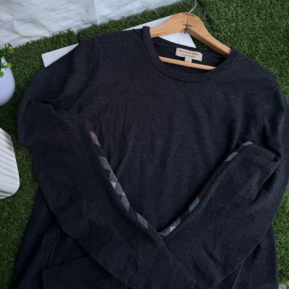 BURBERRY Crewnexk Dark grey  plaid detail on sleeves Size S Small Authentic - Picture 6 of 10